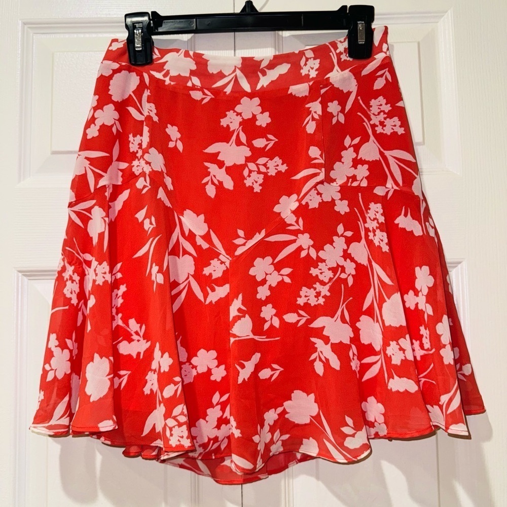 Sugar & Lips bright red and white floral lined mini Skirt. Size Medium. EUC